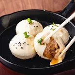 【名物】焼き小籠包 4個入り（溢汁焼小籠包KOZUKO）