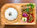 豚ロース肉のしょうが焼き弁当（おきなわ食材の店 もみじ弁当）