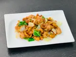 カシューナッツと鶏肉の炒め（餃子王）