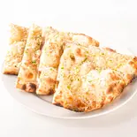 ガーリックチーズナン（JUCTION NAMBA INDIAN AND NEPALI RESTAURANT）