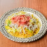 釜揚げしらすと生ハムとキャベツのスパゲティ（パスタmama 曳舟店）