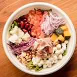 生ハムとモッツァレラのイタリアンサラダ（主食になるまんぷくサラダ 菜食亭）