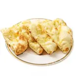ガーリックチーズナン Garlic cheese Naan（インド伝統「アーマ」 スパイシーカレー Spice Voyage: AAMA Curry）