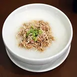 牛挽肉と揚げビーフン混ぜのお粥 /Minced beef mixed with fried rice noodles in congee/免治牛肉粥(香港飲茶点心厨房)