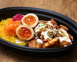 半熟煮卵&チキンオーバーライス Egg Chicken Over Rice(東京スパイス飯 チキンオーバーライス WHITE YELLOW 糀谷)