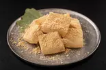 厳選わらびもち きなこ Specially Chosen Warabi Mochi Kinako（黒毛和牛すきやき丼 前田 黄金町店）