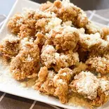 ハーフ粉雪チーズチキン Powder snow cheese chicken 눈가루 치즈 치킨(반마리)(韓国チキン専門店 NanDak)
