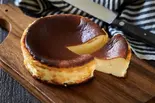 バスクチーズケーキ 5号(4〜6人前)（Fruits cocktail BESTIE）