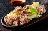 こく旨ヤンニョム 牛カルビ鉄板焼き（旨辛スタミナ鉄板焼き 天神軒 西新店）
