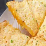 ガーリックチーズナン Garlic Cheese Naan(【スパイス王国インドで長年修行したシェフのこだわり料理】Himalayan Spice and Masala Mart)