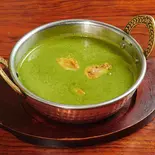 サグチキン - Saag Chicken (Spinach Chicken Curry)（オセワ アジアン ダイニング バーosewaasiandiningbar）