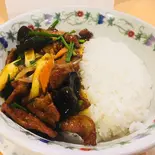 四川風豚レバー丼(鱼香猪肝丼)（萬来仙閣）