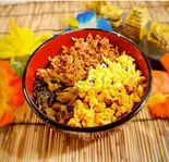 三色そぼろ丼(おばんざいときしめん鯱)