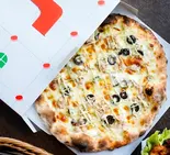 ツナとオリーブのピザ（WINE＆PIZZA HACHI）