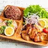 鶏もも旨辛焼き＆ブロッコリサラダボックス（Body Make Cafe Tokyo ヘルシー＆ダイエットフード）