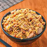 チーズにんにく醤油豚丼並(お肉200g) Garlic Soy Sauce Pork Rice Bowl with Cheese (M, 200g Meat)（激盛り豚丼 メガトン 江古田店）