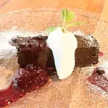 お店で手作り！とろ生ガトーショコラ（焼鳥居酒屋ポロロ）