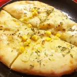 旨いに決まってるコーンチーズナン（インディアンキッチンRASOI）