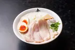 鶏白湯ラーメン 特製トッピング（金麦 なんば店）