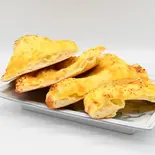 ガーリックナン(Garlic Naan)(OM Restaurant and bar)