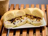 食べ応えNo.1 自家製グラノーラとグリークサンド(【体質改善&ご褒美スイーツ!食物繊維たっぷりの米ぬかや”山形”の恵みを使った隠れ家カフェ】YAMAGATA BLEND CAFE)