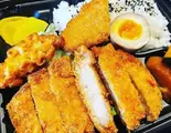 ロースとんかつ弁当/目玉焼き（蔵前堂）