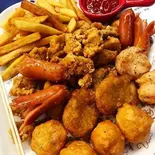 揚げ物セット・唐揚げ(4個)&フライドポテト(200g)& 粗挽きソーセージ(5本)(苺の宝石箱ストロベリーボウル strawberry bowl 錦糸町店)