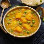 Aloo matar (1 plain naan incl) じゃが芋とグリーンピースの野菜カリー(プレーンナーン1枚つき)（ビリヤニ ダバ(BHARATI DARJEELING)）