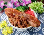 【牛焼肉】丸々一本角煮丼(並盛)（【名物！丸々一本角煮丼】大将のうまとろ食感じっくり煮込み）