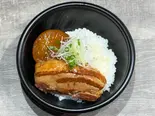 かみふらの地養豚の角煮丼(北海らむしゃぶ×厳選ぶたしゃぶ 菜々亭)