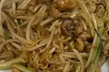 鶏炒面 鶏肉と椎茸のオイスターソース焼きそば（上海苑）