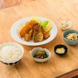 【玄米】イワシとアジのミックスフライ定食（まんまる食堂）
