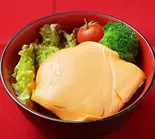 チーズハンバーグステーキ丼(熟成肉専門店 ステーキ泉)