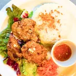 【ハワイ名物】カリカリモチコチキン Crispy Mochiko Chicken(【モチコチキン&パンケーキ】ローカルハワイアンカフェ カンナカフェ CannaCafe)