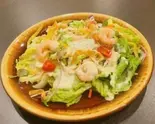 海老と温玉乗せシーザーサラダ（燈）