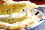 ハニーチーズ ナン Honey Cheese Naan（インド料理神奈川カレーハウス）