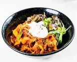 コチュジャンサムギョプサル丼(温泉卵入り) Gochujang Samgyeopsal Rice Bowl (With Soft-Boiled Egg)（韓国料理ハンウリ）