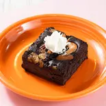 【ブラウニー＆ホイップ】Brownie with Whip（ファラフェル ブラザーズ 原宿店 FALAFEL BROTHERS HARAJUKU）