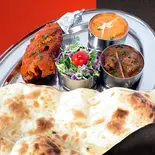 Tandoori Chicken setタンドリーチキンと1種の選べるカレーセット（JUNTARA CURRY）