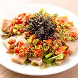 どんぐり豆腐のサラダ Acorn Tofu Salad（プンキッチン真田山）