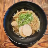 淡麗醤油鶏そば(みた葉)