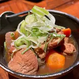 シシ神の「もつ」煮込み（藁焼き 居酒茶屋 鑪）