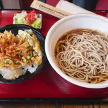 ミニ天丼セット(soba and small vegetable tempura rice bowl)（蕎麦 絃）