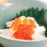 ゲソ・イクラのせ（すし居酒屋 恵寿司）