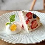 ベリーチーズティラミスショートケーキ（ショートケーキ専門店ゴールデンチャイルドカフェ）