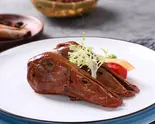 麻辣鸭头 鴨の頭が2個あります（四川料理 成都小吃）