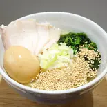 塩だし特製うどん(薬味ねぎ、国産しっとり鶏胸肉4枚、ホウレン草、味玉1個)(究極の塩だしうどん 京都はんなり)