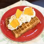 アメリカンワッフル・マンゴー(手造りデザートのカフェ ヒュッゲ cafe&studio Hygge)
