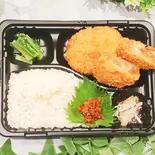 お肉屋さんのメンチカツ弁当 特製牛タン入り肉味噌付き（焼肉レストランMEATPIA）