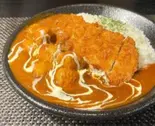 ミートボールとロースカツのカレーライス（ママカレーの店Kamata Curry）